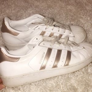 le adidas superstar poshmark rose d'oro edizione limitata le adidas superstar poshmark rose d'oro edizione limitata